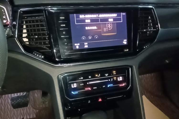 Used Volkswagen Teramont X 2020 Facelifted 330TSI Two-Wheel-Drive Luxury Edition Audio And AC Panel