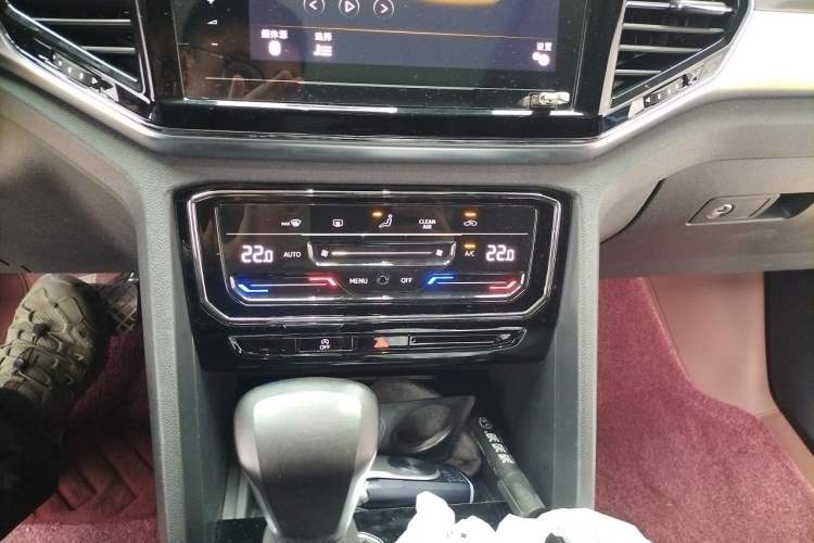 Used Volkswagen Teramont X 2020 330TSI Two-Wheel-Drive Luxury Edition Audio And AC Panel