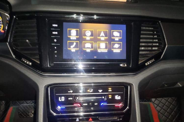 Used Volkswagen Teramont X 2020 Facelifted 330TSI Two-Wheel-Drive Luxury Edition Audio And AC Panel