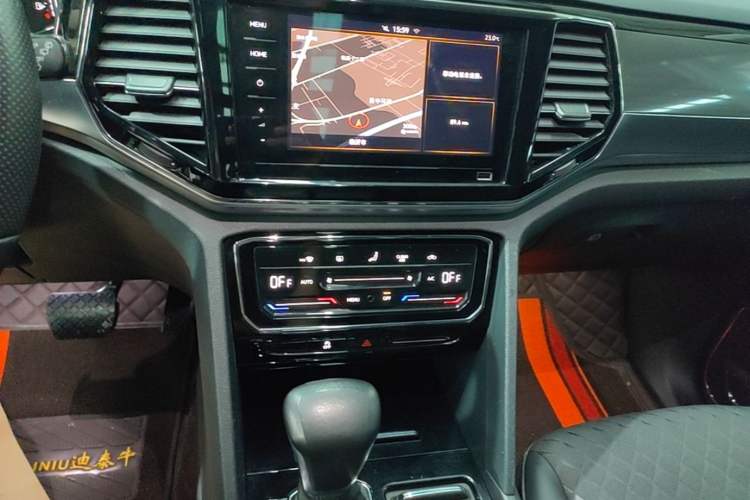 Used Volkswagen Teramont X 2020 Facelifted 330TSI Two-Wheel-Drive Luxury Edition Audio And AC Panel