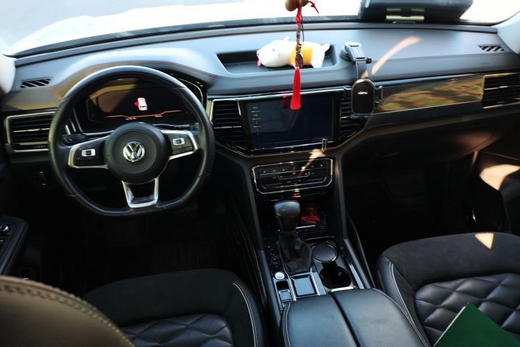 Used Volkswagen Teramont X 2020 330TSI Two-Wheel-Drive Prestige Luxury Edition Center Console