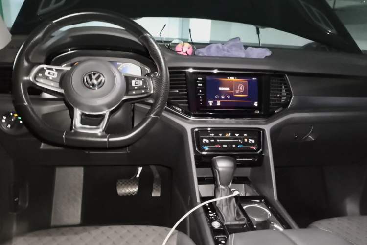 Used Volkswagen Teramont X 2020 Facelifted 330TSI Two-Wheel-Drive Luxury Edition Center Console