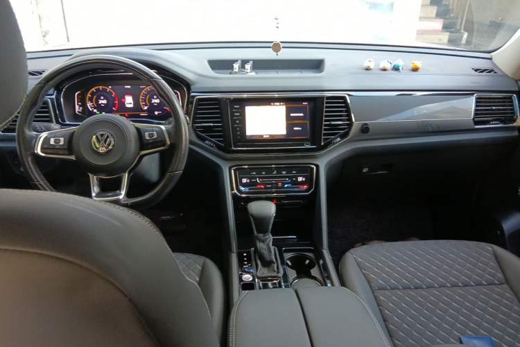 Used Volkswagen Teramont X 2020 Facelifted 330TSI Two-Wheel-Drive Luxury Edition Center Console