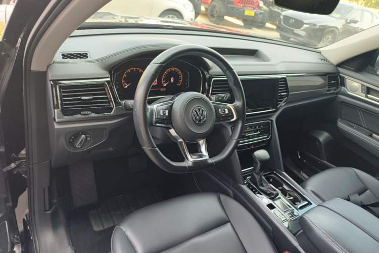 Used Volkswagen Teramont X 2020 Facelifted 330TSI Two-Wheel-Drive Luxury Edition Center Console