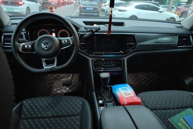 Used Volkswagen Teramont X 2020 Facelifted 330TSI Two-Wheel-Drive Luxury Edition Center Console