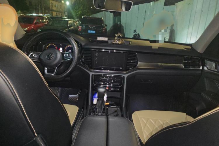 Used Volkswagen Teramont X 2020 Facelifted 330TSI Two-Wheel-Drive Luxury Edition Center Console