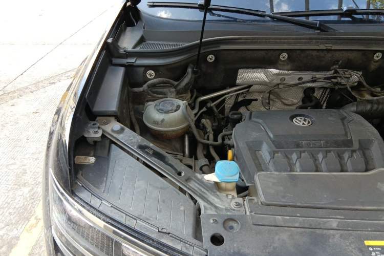 Used Volkswagen Teramont X 2020 Facelifted 330TSI Two-Wheel-Drive Luxury Edition Engine Bay Right