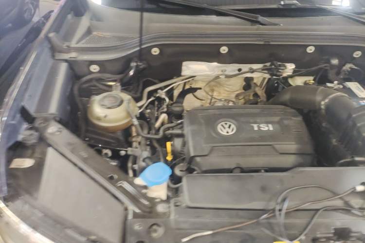 Used Volkswagen Teramont X 2020 Revised Version 380TSI Four-Wheel Drive Prestige Luxury Edition Engine Bay Right