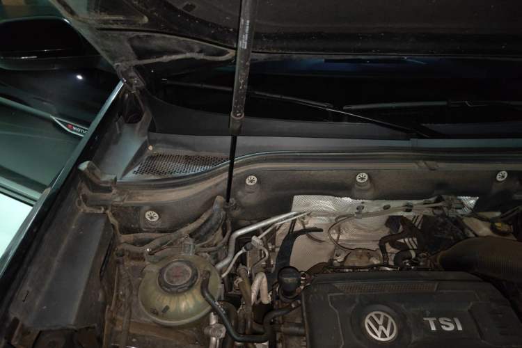 Used Volkswagen Teramont X 2020 380TSI Four-Wheel Drive Prestige Luxury Edition Engine Bay Right