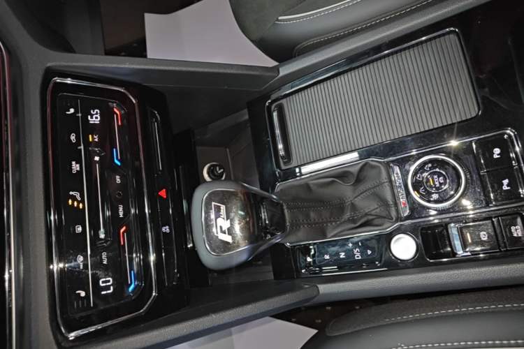 Used Volkswagen Teramont X 2020 Revised Version 380TSI Four-Wheel Drive Prestige Luxury Edition Gear Lever