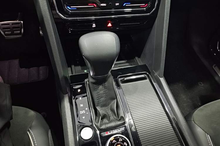 Used Volkswagen Teramont X 2020 Revised Version 380TSI Four-Wheel Drive Prestige Luxury Edition Gear Lever