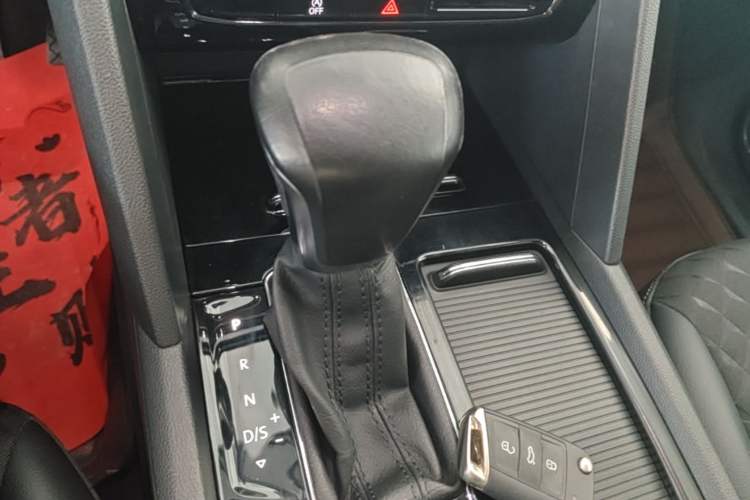 Used Volkswagen Teramont X 2020 Facelifted 330TSI Two-Wheel-Drive Luxury Edition Gear Lever
