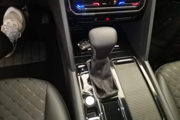 Used Volkswagen Teramont X 2020 Facelifted 330TSI Two-Wheel-Drive Luxury Edition Gear Lever