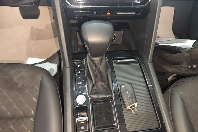 Used Volkswagen Teramont X 2020 Facelifted 330TSI Two-Wheel-Drive Luxury Edition Gear Lever