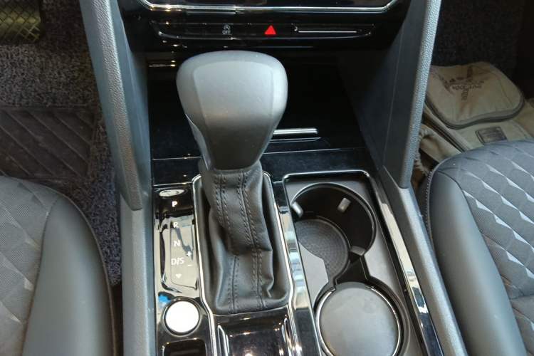 Used Volkswagen Teramont X 2020 Facelifted 330TSI Two-Wheel-Drive Luxury Edition Gear Lever