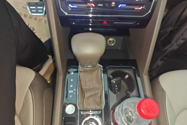 Used Volkswagen Teramont X 2020 Facelifted 530 V6 All-Wheel Drive Prestige Flagship Edition Gear Lever