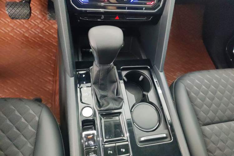 Used Volkswagen Teramont X 2020 Facelifted 330TSI Two-Wheel-Drive Luxury Edition Gear Lever
