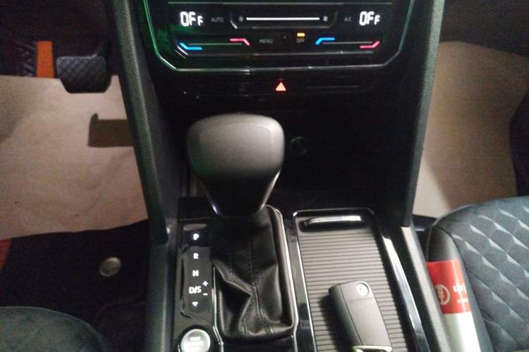 Used Volkswagen Teramont X 2020 Facelifted 330TSI Two-Wheel-Drive Luxury Edition Gear Lever