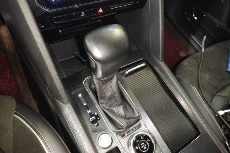 Used Volkswagen Teramont X 2020 Revised Version 380TSI Four-Wheel Drive Prestige Luxury Edition Gear Lever