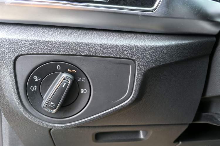 Used Volkswagen Teramont X 2020 Facelifted 330TSI Two-Wheel-Drive Luxury Edition Interior 4