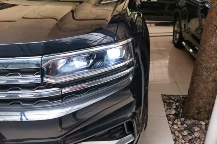 Used Volkswagen Teramont X 2020 Facelifted 330TSI Two-Wheel-Drive Luxury Edition Left Front Headlight