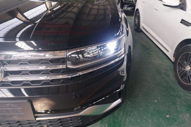 Used Volkswagen Teramont X 2020 Facelifted 330TSI Two-Wheel-Drive Luxury Edition Left Front Headlight