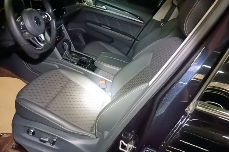 Used Volkswagen Teramont X 2020 Facelifted 330TSI Two-Wheel-Drive Luxury Edition Left Front Seat