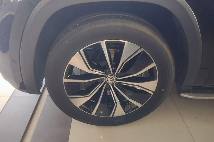 Used Volkswagen Teramont X 2020 Revised Version 380TSI Four-Wheel Drive Prestige Luxury Edition Left Front Wheel Hub