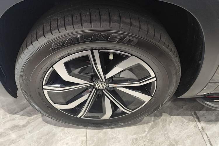 Used Volkswagen Teramont X 2020 Facelifted 330TSI Two-Wheel-Drive Luxury Edition Left Front Wheel Hub