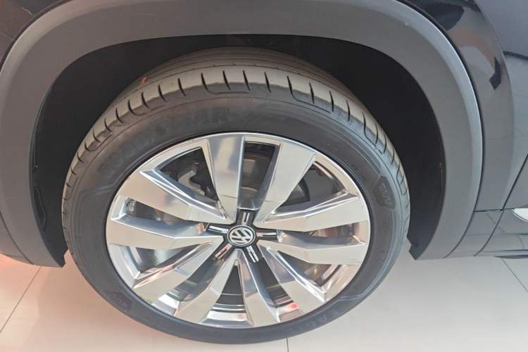 Used Volkswagen Teramont X 2020 Facelifted 530 V6 All-Wheel Drive Prestige Flagship Edition Left Front Wheel Hub