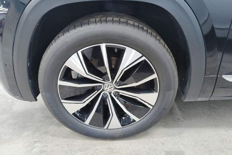 Used Volkswagen Teramont X 2020 Revised Version 330TSI Two-Wheel Drive Prestige Luxury Edition Left Front Wheel Hub