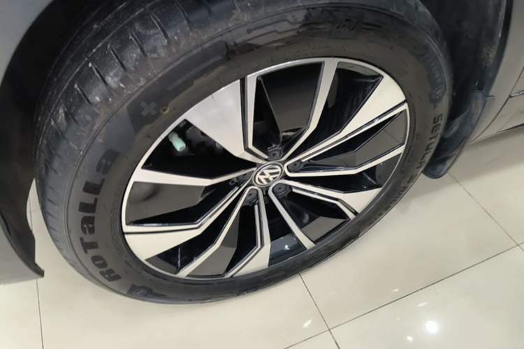 Used Volkswagen Teramont X 2020 Revised Version 380TSI Four-Wheel Drive Prestige Luxury Edition Left Front Wheel Hub