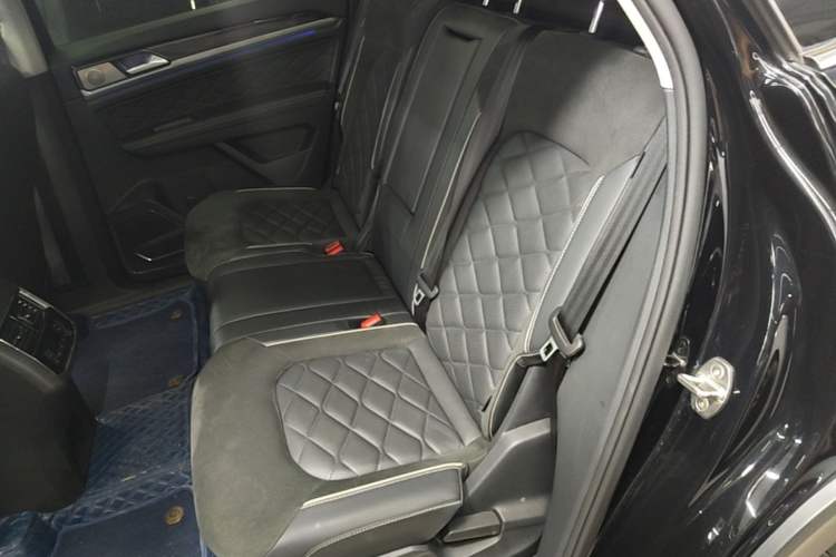 Used Volkswagen Teramont X 2020 Revised Version 330TSI Two-Wheel Drive Prestige Luxury Edition Left Rear Seat