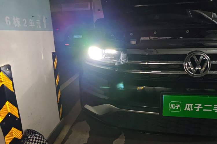 Used Volkswagen Teramont X 2020 Revised Version 380TSI Four-Wheel Drive Prestige Luxury Edition Right Front Headlight