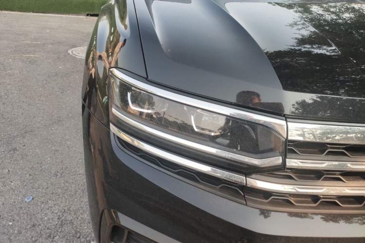 Used Volkswagen Teramont X 2020 Facelifted 330TSI Two-Wheel-Drive Luxury Edition Right Front Headlight
