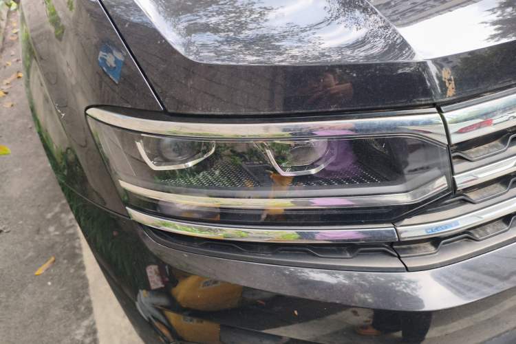 Used Volkswagen Teramont X 2020 Facelifted 330TSI Two-Wheel-Drive Luxury Edition Right Front Headlight