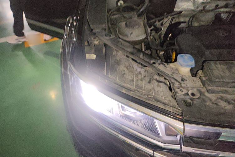 Used Volkswagen Teramont X 2020 Revised Version 330TSI Two-Wheel Drive Prestige Luxury Edition Right Front Headlight
