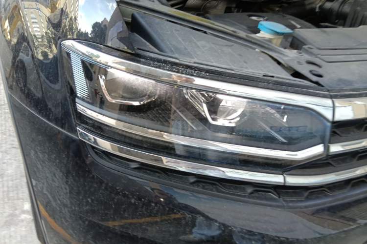 Used Volkswagen Teramont X 2020 Facelifted 330TSI Two-Wheel-Drive Luxury Edition Right Front Headlight