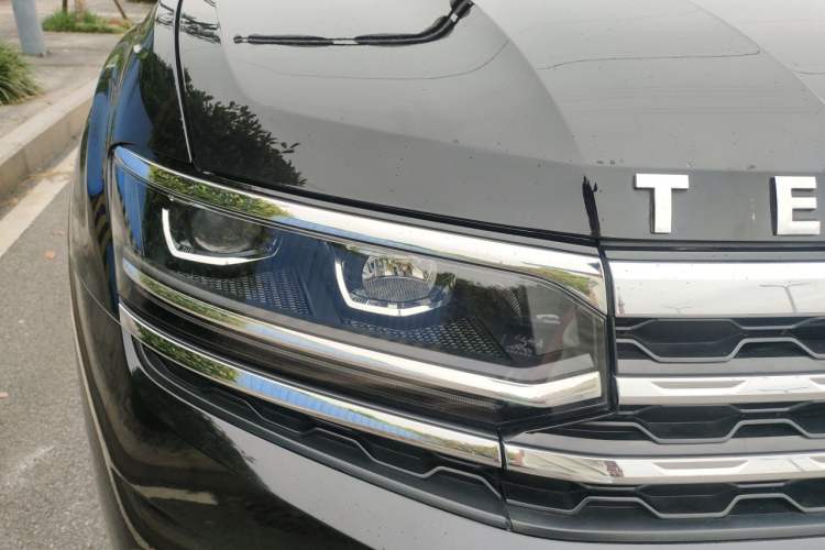 Used Volkswagen Teramont X 2020 Revised Version 380TSI Four-Wheel Drive Prestige Luxury Edition Right Front Headlight