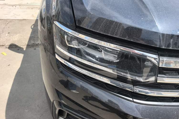 Used Volkswagen Teramont X 2020 Facelifted 330TSI Two-Wheel-Drive Luxury Edition Right Front Headlight