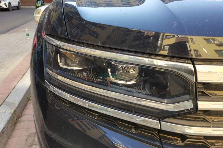 Used Volkswagen Teramont X 2020 Facelifted 330TSI Two-Wheel-Drive Luxury Edition Right Front Headlight