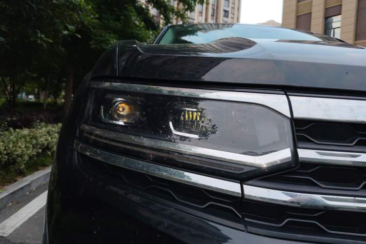 Used Volkswagen Teramont X 2020 Revised Version 380TSI Four-Wheel Drive Prestige Luxury Edition Right Front Headlight
