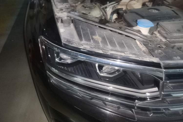 Used Volkswagen Teramont X 2020 Facelifted 330TSI Two-Wheel-Drive Luxury Edition Right Front Headlight