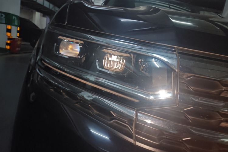 Used Volkswagen Teramont X 2020 Facelifted 330TSI Two-Wheel-Drive Luxury Edition Right Front Headlight