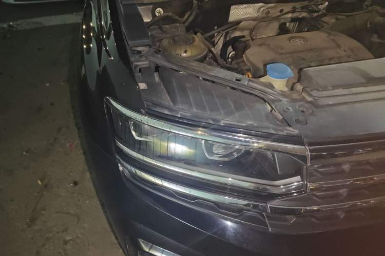 Used Volkswagen Teramont X 2020 Facelifted 330TSI Two-Wheel-Drive Luxury Edition Right Front Headlight