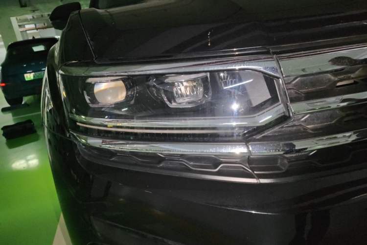 Used Volkswagen Teramont X 2020 Revised Version 380TSI Four-Wheel Drive Prestige Luxury Edition Right Front Headlight