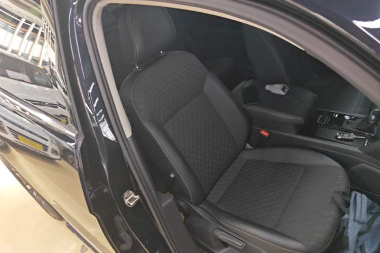 Used Volkswagen Teramont X 2020 330TSI Two-Wheel-Drive Luxury Edition Right Front Seat
