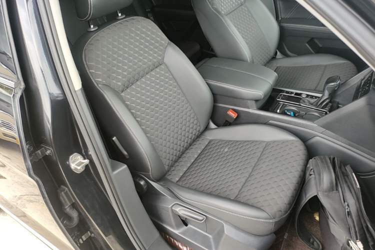 Used Volkswagen Teramont X 2020 Facelifted 330TSI Two-Wheel-Drive Luxury Edition Right Front Seat