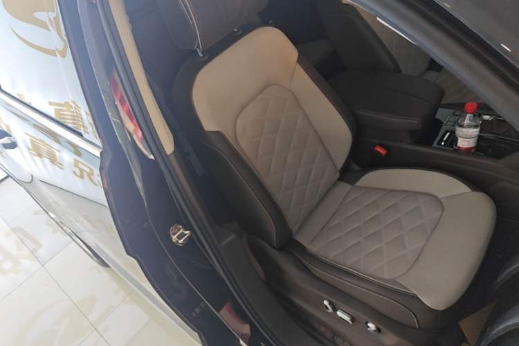 Used Volkswagen Teramont X 2020 Facelifted 530 V6 All-Wheel Drive Prestige Flagship Edition Right Front Seat
