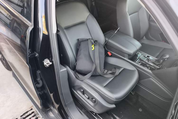 Used Volkswagen Teramont X 2020 Facelifted 330TSI Two-Wheel-Drive Luxury Edition Right Front Seat